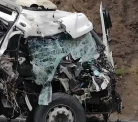 Engavetamento com caminhões deixa ferido na Serra das Araras