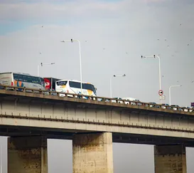 Faixas da Ponte são interditadas e trânsito para Niterói dá um nó