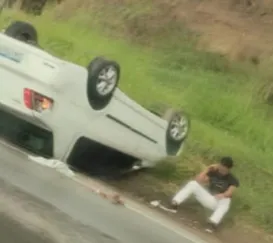 Família capota carro em São Gonçalo; crianças entre vítimas