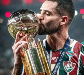 Fluminense rescinde contrato com Renato Augusto