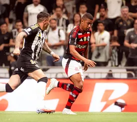 Gol nos acréscimos deixa Flamengo a um passo da taça do Brasileirão
