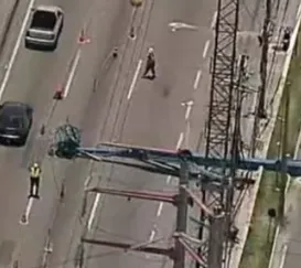 Guindaste tomba e deixa ferido na Dutra