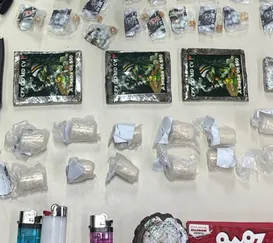 Homem é preso e drogas são apreendidas em Maricá