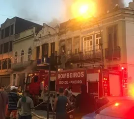Identificada mulher morta em incêndio no casarão no Rio