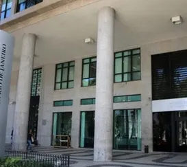 Idoso é condenado a prisão após tentar atear fogo na ex-esposa