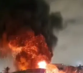 Incêndio atinge casa  no Jacarezinho e mobiliza bombeiros