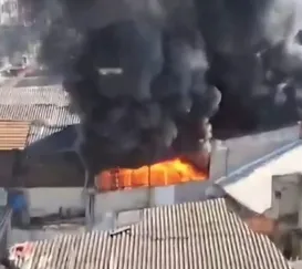 Incêndio atinge fábrica de uniformes no Méier; vídeo