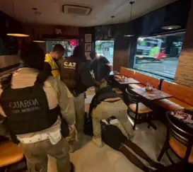 Invasão frustrada: bandido preso dentro de restaurante em Niterói