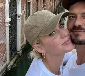 Katy Perry termina relacionamento após 9 anos