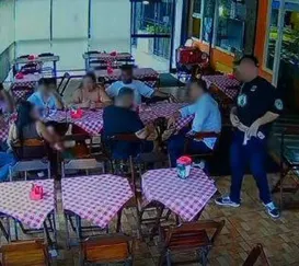 Ladrão finge ser cliente e assalta restaurante no Rio
