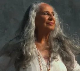 Maria Bethânia anuncia novas datas da turnê de 60 anos