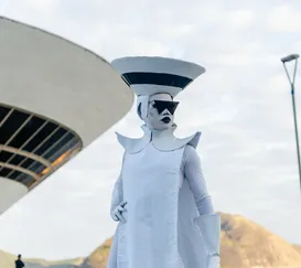 Moradora de São Gonçalo, drag leva Niterói para reality show 'vestida' de MAC