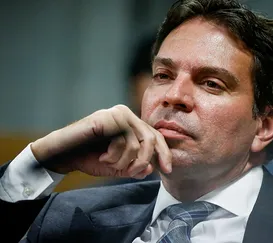 Moraes pede extradição de Alexandre Ramagem aos Estados Unidos