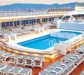 Mulher sofre AVC em cruzeiro e é resgatada em alto mar