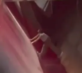 Mulher tropeça e cai em 'valão' da Alameda São Boaventura; vídeo