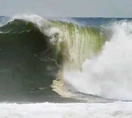 Novo alerta de ressaca com ondas de 3 metros no Rio