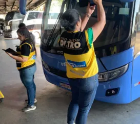 Ônibus são recolhidos às garagens em operação do Detro