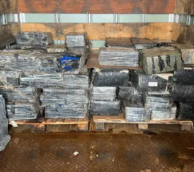 PF descobre uma tonelada de maconha em carga de água no Rio