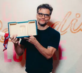 Palma de Ouro é entregue a Wagner Moura em Paris