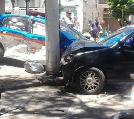 Perseguição termina em acidente e presos no Centro de Niterói