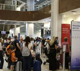 Pilotos e comissários podem cruzar os braços no Ano-Novo