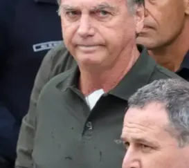 Polícia é intimada a explicar 'permanência' de Bolsonaro em hospital
