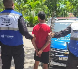 Preso usando lança metálica contra viatura da PM em Niterói