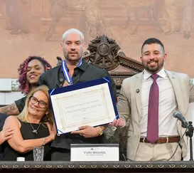 Rapper Felipe Ret recebe a Medalha Tiradentes da Alerj