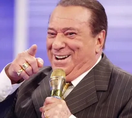 Raul Gil recebe alta do hospital após seis dias internado