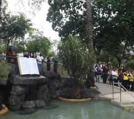 Rio inaugura espaço de batismo público