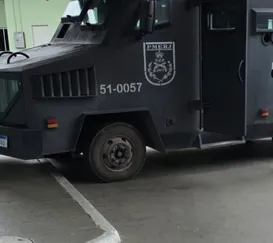 Roubo de carga acaba em tiroteio, reféns e trabalhador baleado em SG; vídeo