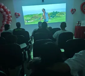 Sessão inédita: casal conhece cinema em hospital de Itaboraí