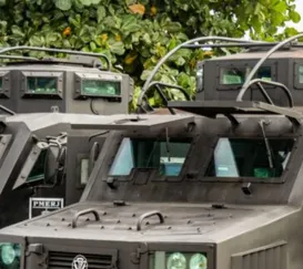 Tiros na mata e 'caveirão' da PM alvejado em Niterói