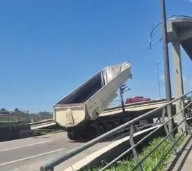 Tragédia na BR-116: passarela cai sobre carro e mata motorista