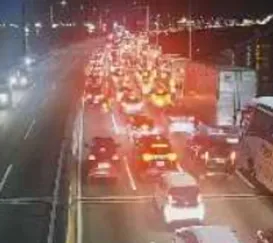 Trânsito pesado na Ponte surpreende motoristas quase às 22h