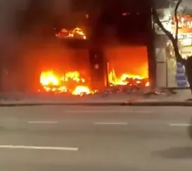 Três pessoas ficam feridas durante incêndio em Copacabana