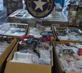 Tudo falso! R$ 10 milhões em aparelhos eletrônicos apreendidos no Rio