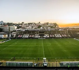 Vasco inicia troca do gramado de São Januário