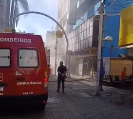 Vídeo: loja das Casas Bahia pega fogo em Nova Iguaçu