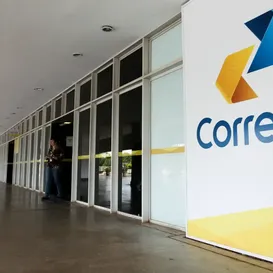 Correios anunciam cortes e fechamento de agências