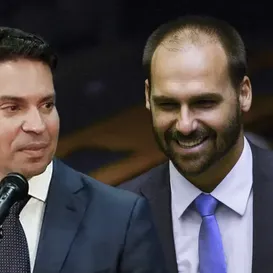 Eduardo Bolsonaro e Ramagem perdem passaporte diplomático