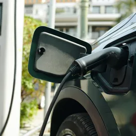 Inconstitucionalidade da lei municipal de Niterói sobre recarga de veículos elétricos