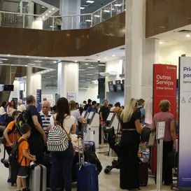 Pilotos e comissários podem cruzar os braços no Ano-Novo