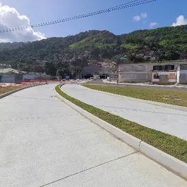 Taxi liberado em corredor exclusivo na região oceânica de Niterói