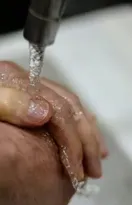 Imagem ilustrativa da imagem 40 mil comerciantes de Niterói podem ter desconto de 50% nas contas de água