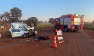 Imagem ilustrativa da imagem Acidente entre ambulância e carreta deixa 4 mortos