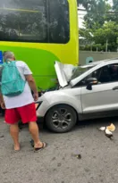 Imagem ilustrativa da imagem Acidente entre carro e ônibus na Zona Sul de Niterói