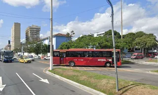 Imagem ilustrativa da imagem Acidente entre ônibus e carro causa lentidão em Niterói