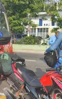 Imagem ilustrativa da imagem Acidente entre ônibus e moto deixa ferido em Niterói