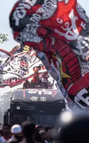 Imagem ilustrativa da imagem AeroFla: torcida faz festa antes do embarque para a final da Libertadores